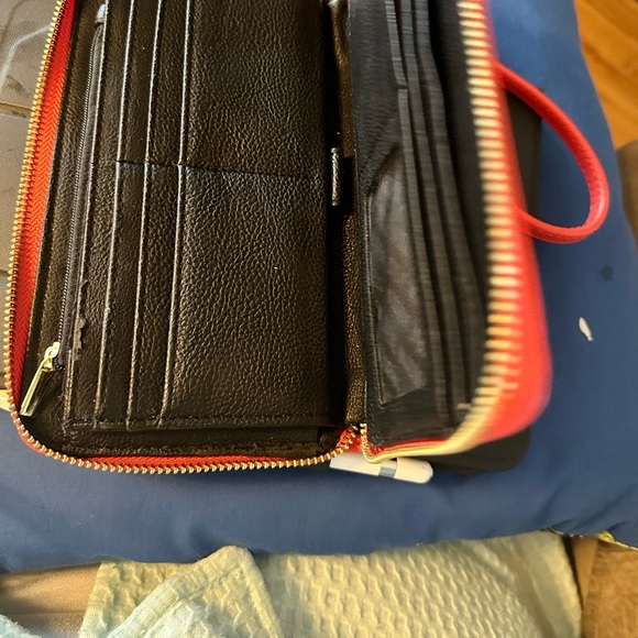 Pretty Steve Madden wristlet/wallet - Picture 2 of 8